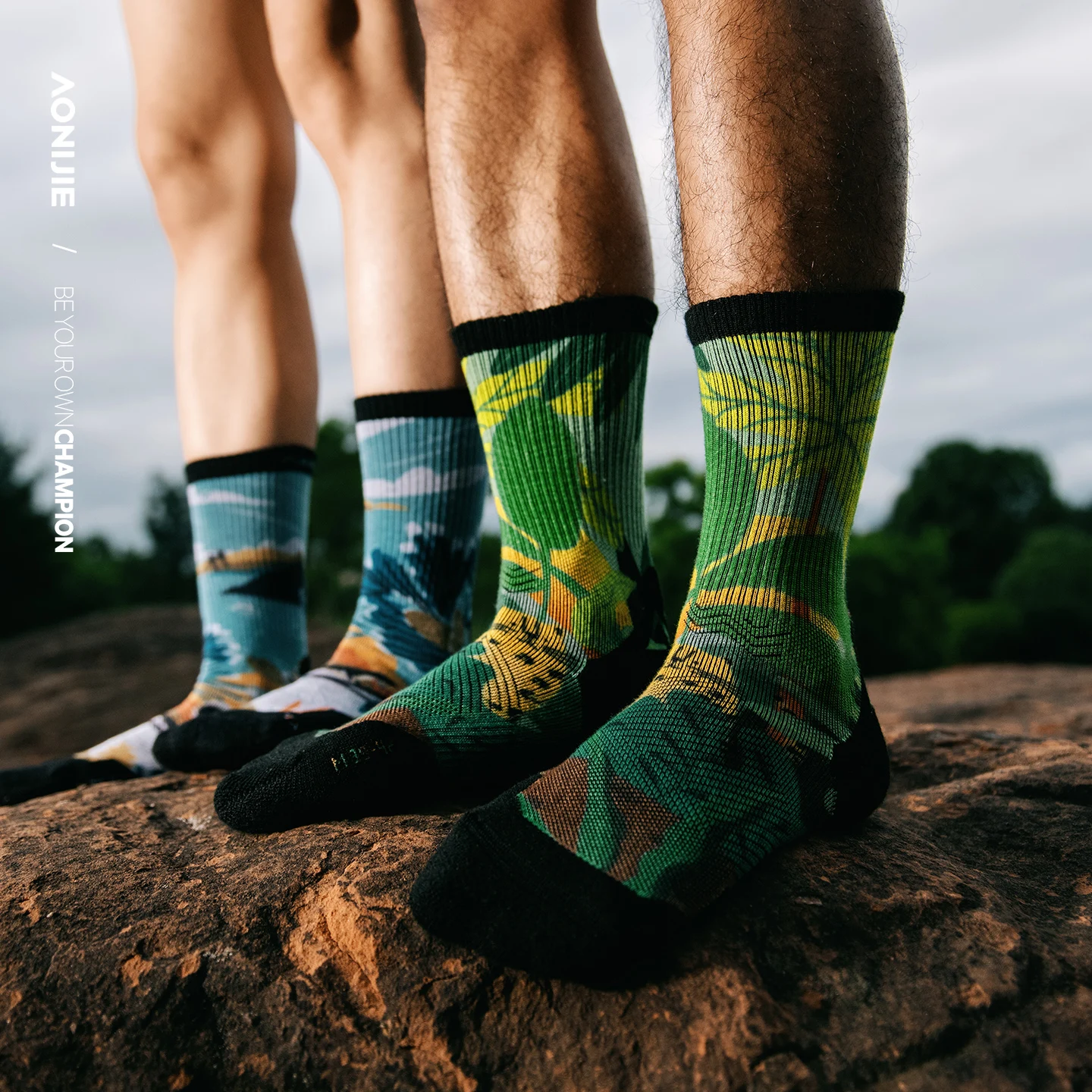 AONIJIE アウトドアウールクルーソックス ミディアム丈 - Wool Hiking Sock のレビューと価格