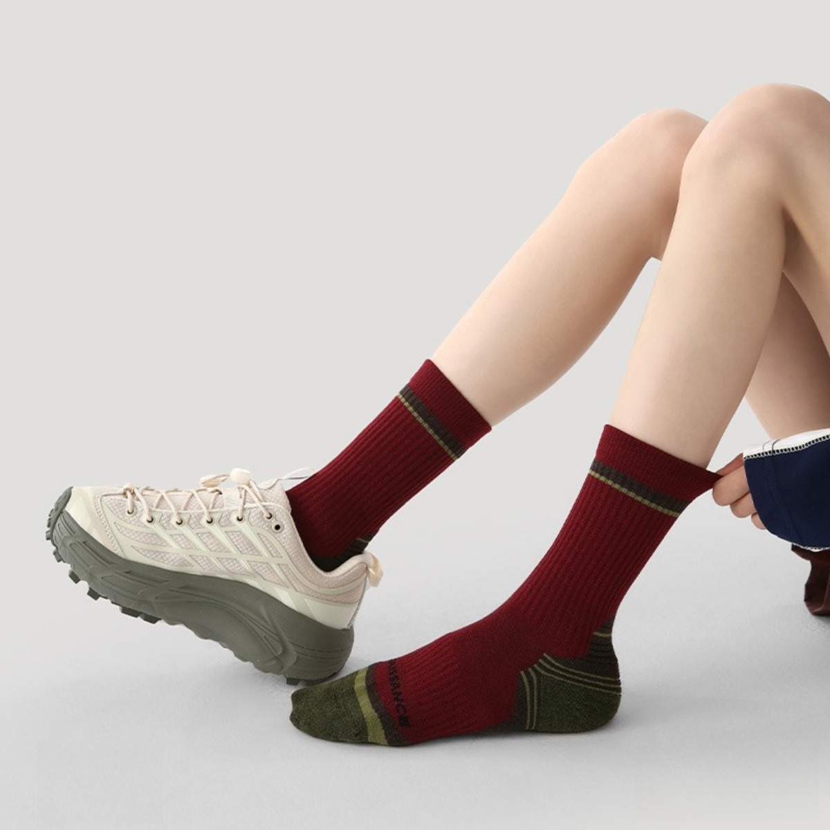 男女兼用メリノウールソックス 厚手テリークッション ミッドカ - Wool Hiking Sock のレビューと価格